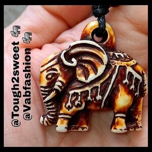 ARTISAN CARVED RESIN HIGHLY DETAILED ADJUSTABLE ELEPHANT NECKLACE W/ BOX (EL7)